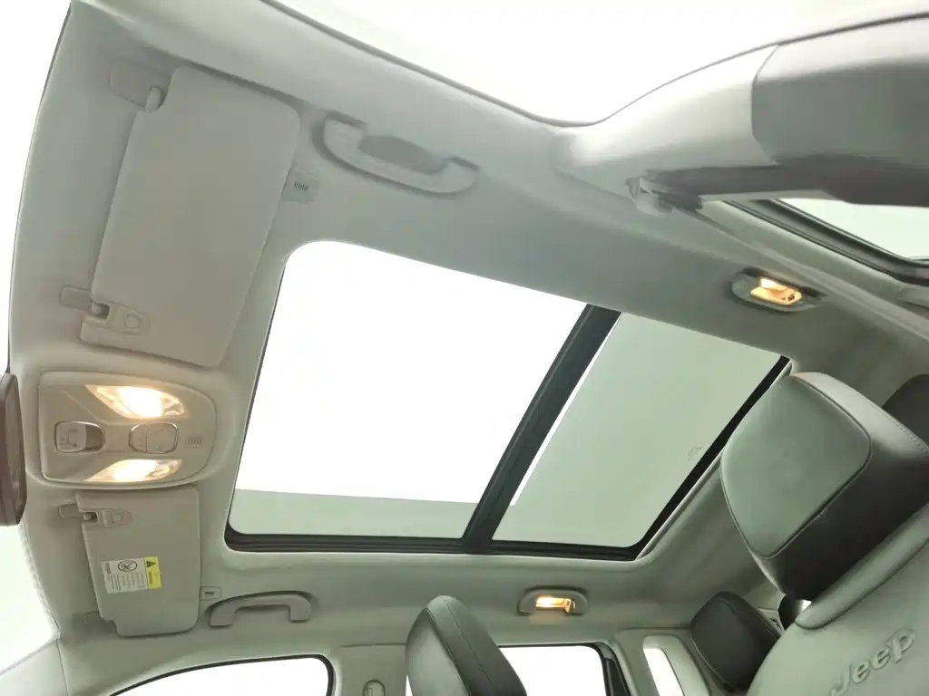 Jeep Compass — миниатюра 14