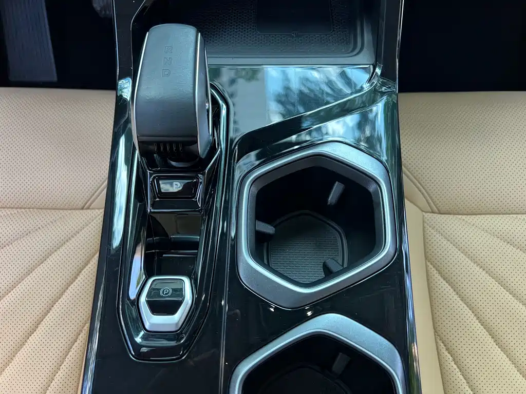 Geely Boyue L — миниатюра 16
