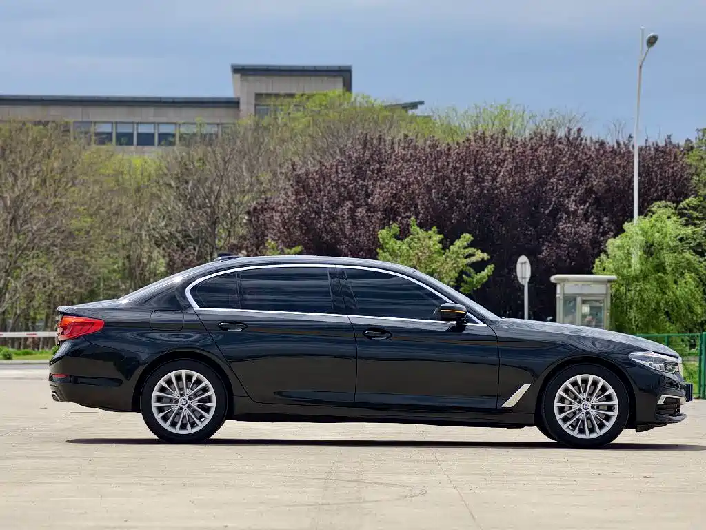 BMW 5 Series — миниатюра 14