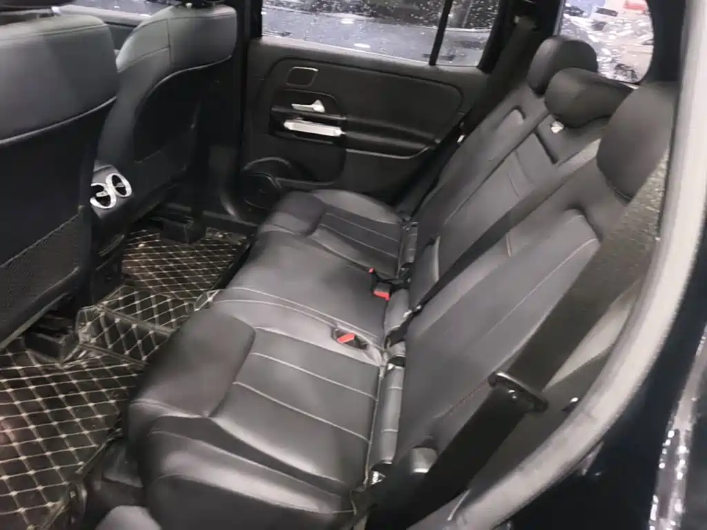 Mercedes-Benz GLB — миниатюра 17