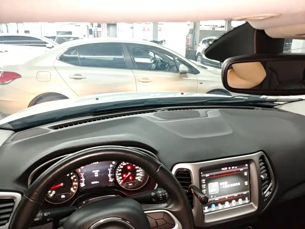 Jeep Compass — миниатюра 10