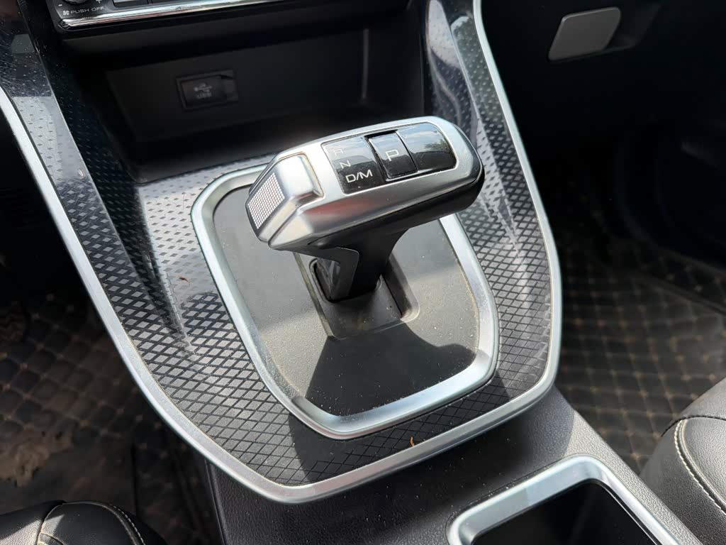 Haval Haval M6 1.5 л 2022 г. Чёрный, пробег 28000 км