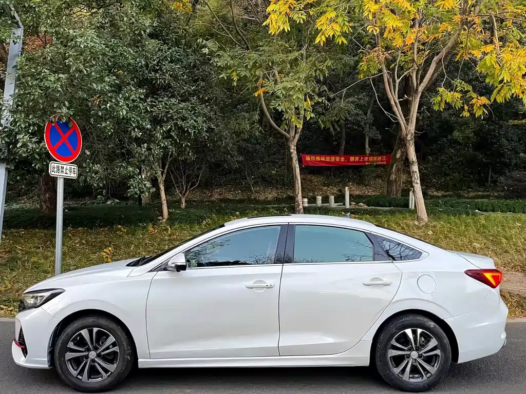 Changan Eado — миниатюра 4