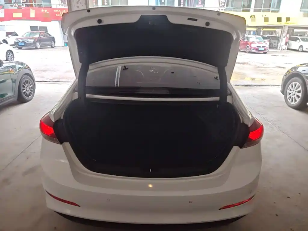 Hyundai Elantra — миниатюра 19