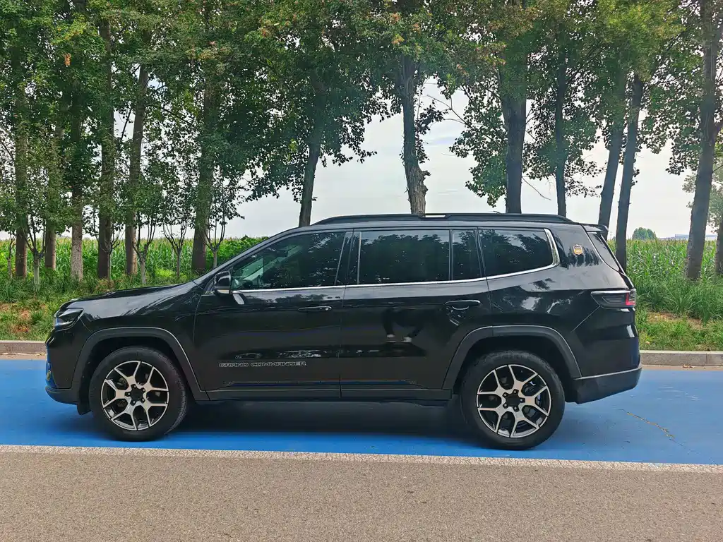 Jeep Grand Commander — миниатюра 17