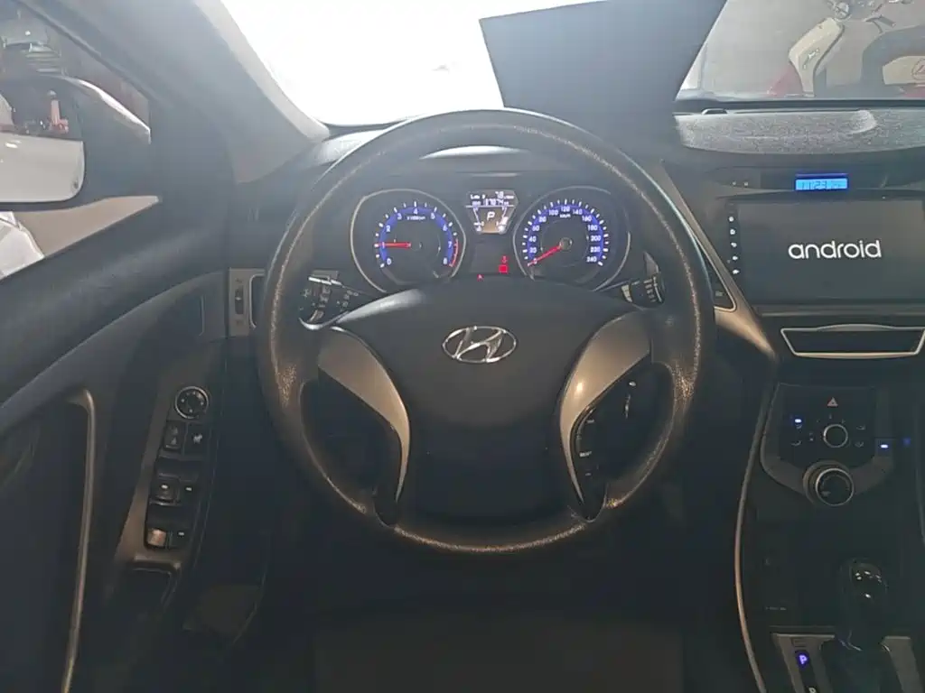 Hyundai Elantra Langdong — миниатюра 11