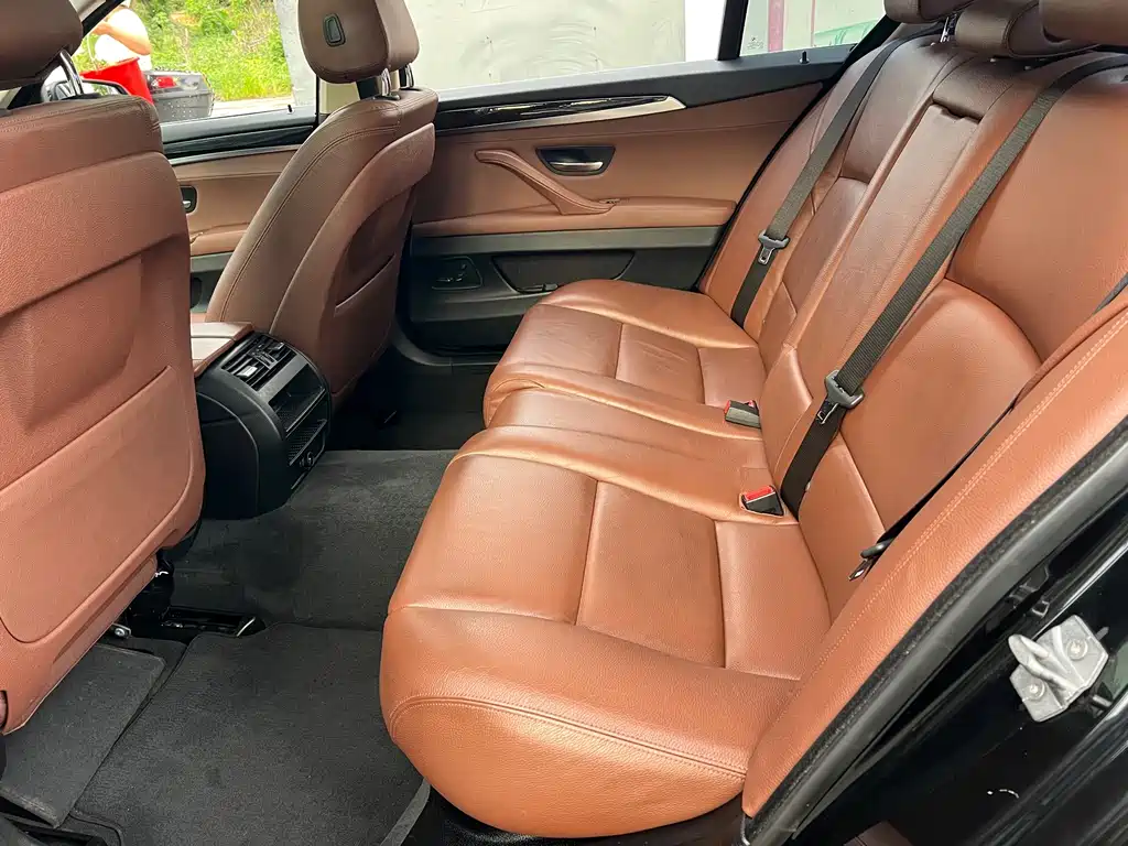 BMW 5 Series — миниатюра 6