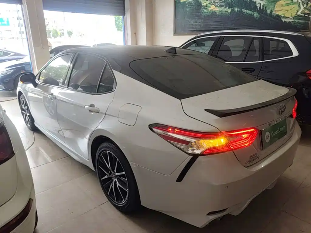 Toyota Camry — миниатюра 5