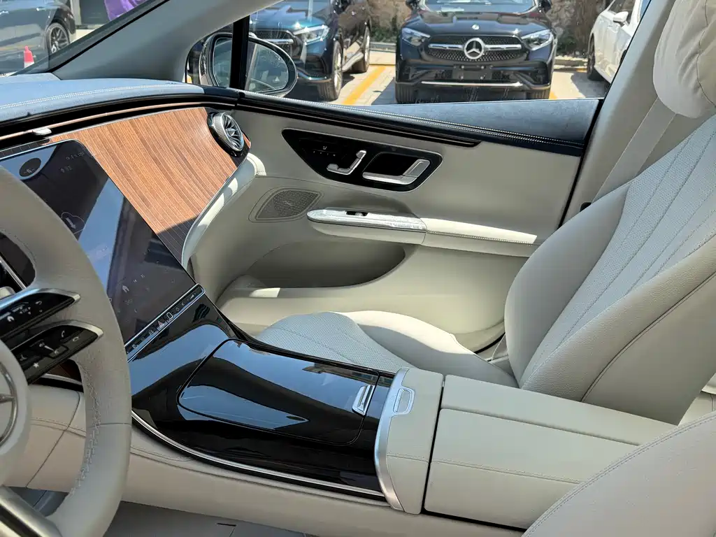 Mercedes-Benz EQE 2025 500 4MATIC Luxury