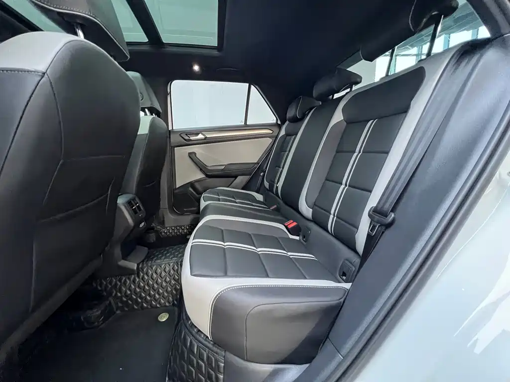 Volkswagen T-Roc — миниатюра 19