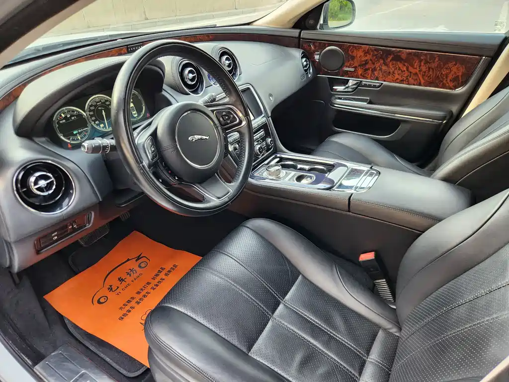 Jaguar XJ — миниатюра 16