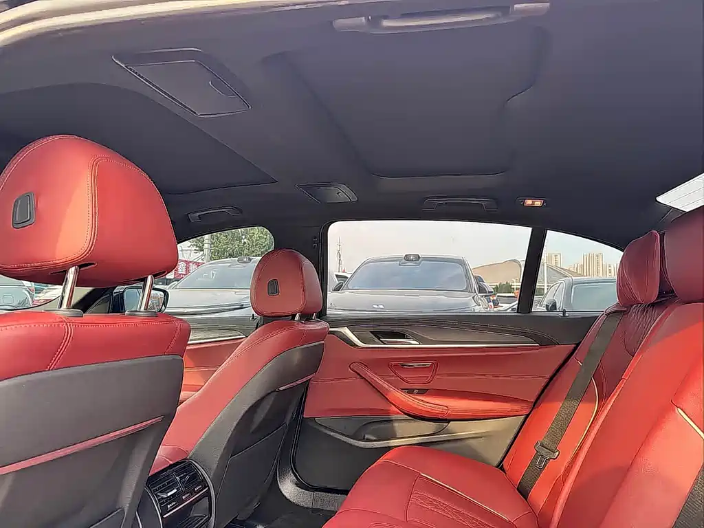 BMW 5 Series New Energy — миниатюра 13