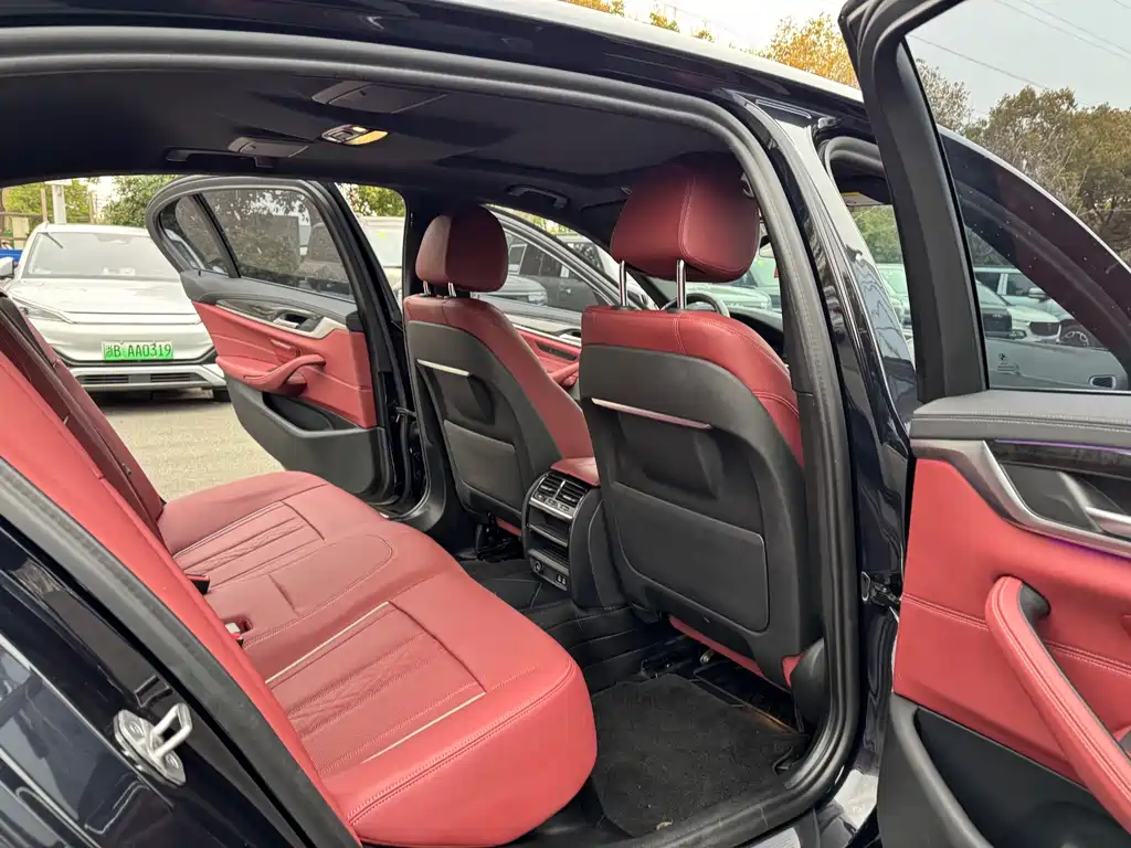 BMW 5 Series — миниатюра 13