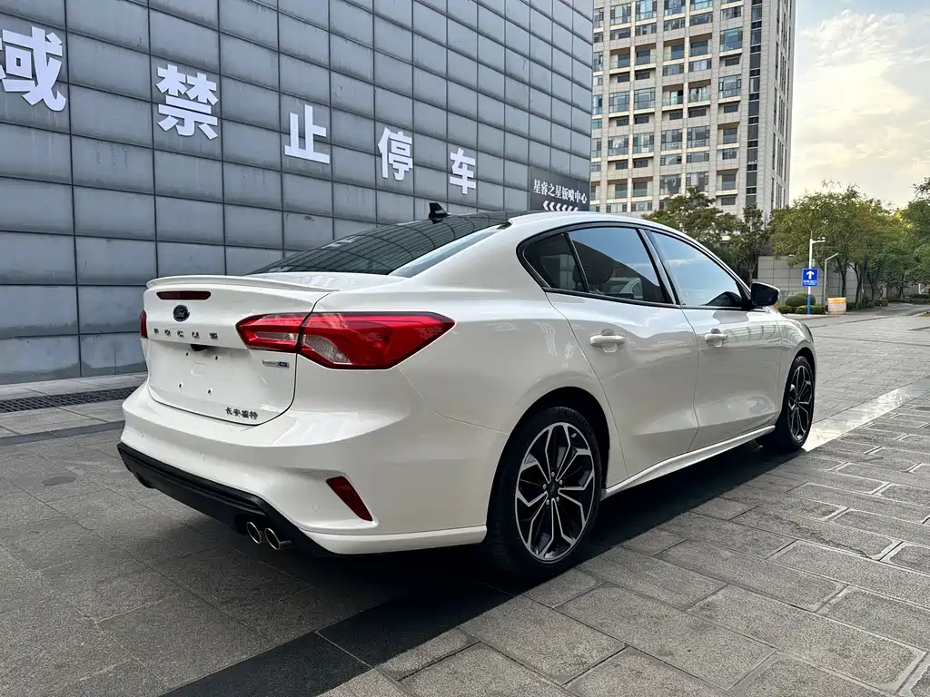 Ford Focus — миниатюра 7