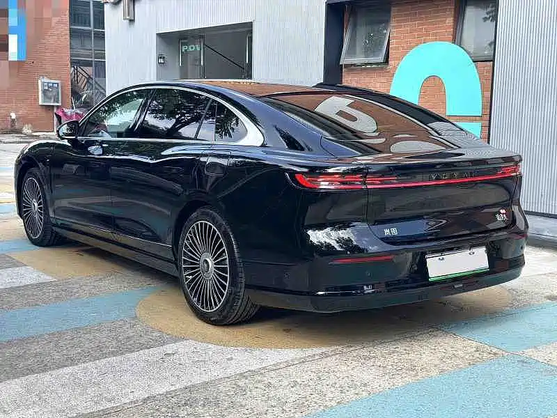 VOYAH 岚图追光 L — миниатюра 7