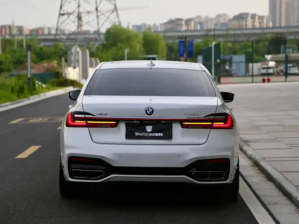BMW 7 Series — миниатюра 3