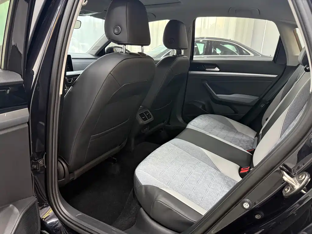 Volkswagen Lavida — миниатюра 5