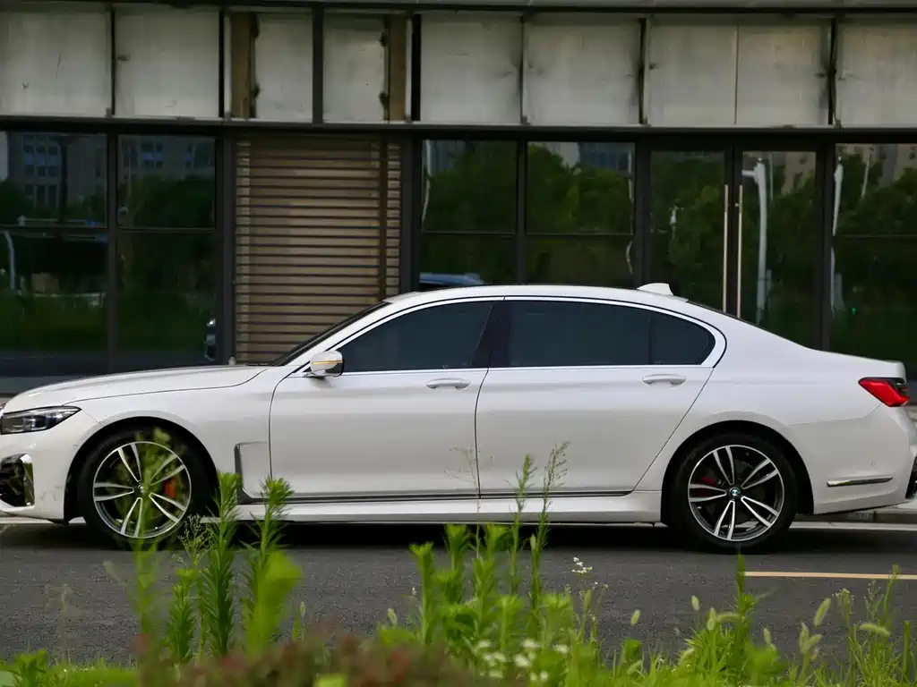 BMW 7 Series — миниатюра 2