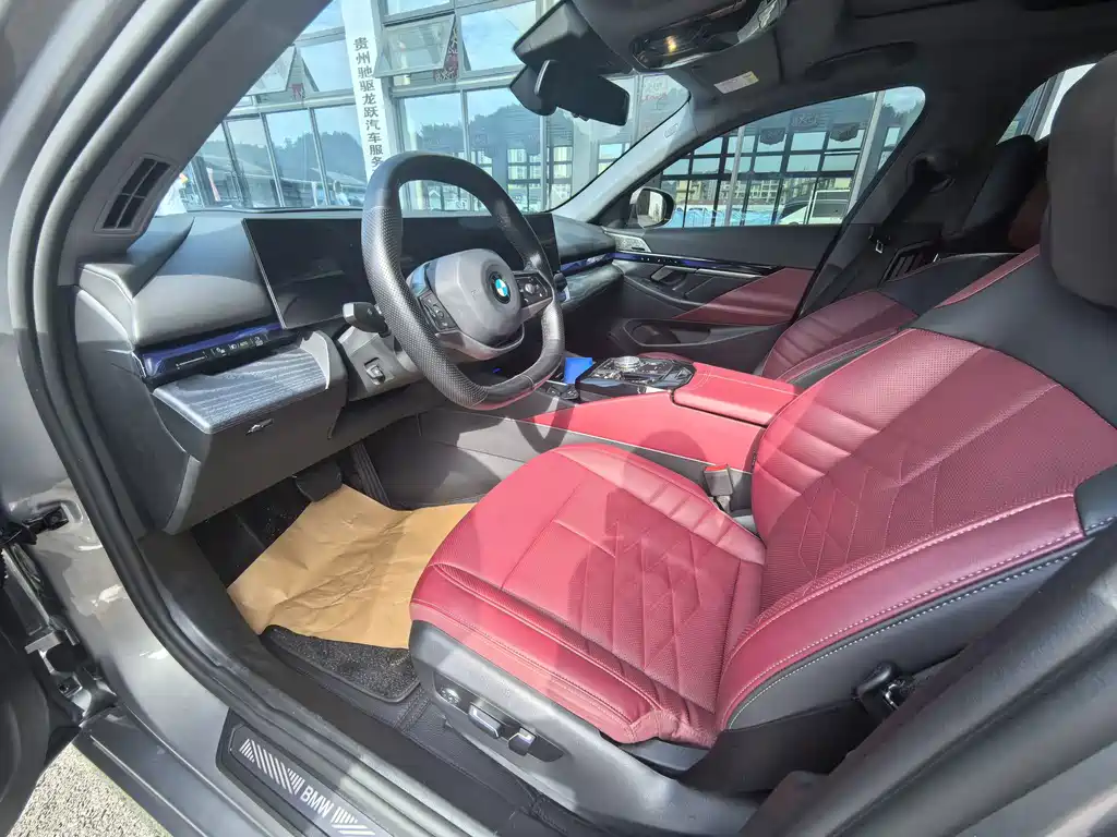 BMW 5 Series — миниатюра 4