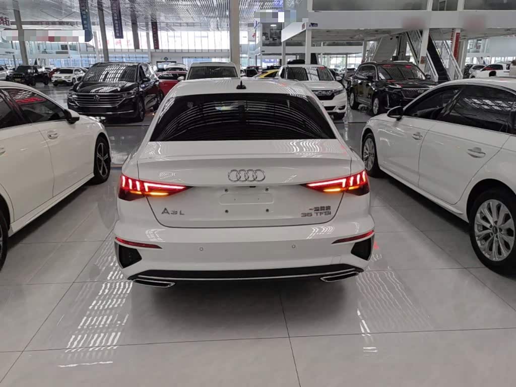 Audi A3 1.4 л 2024 г. Белый, пробег 10200 км