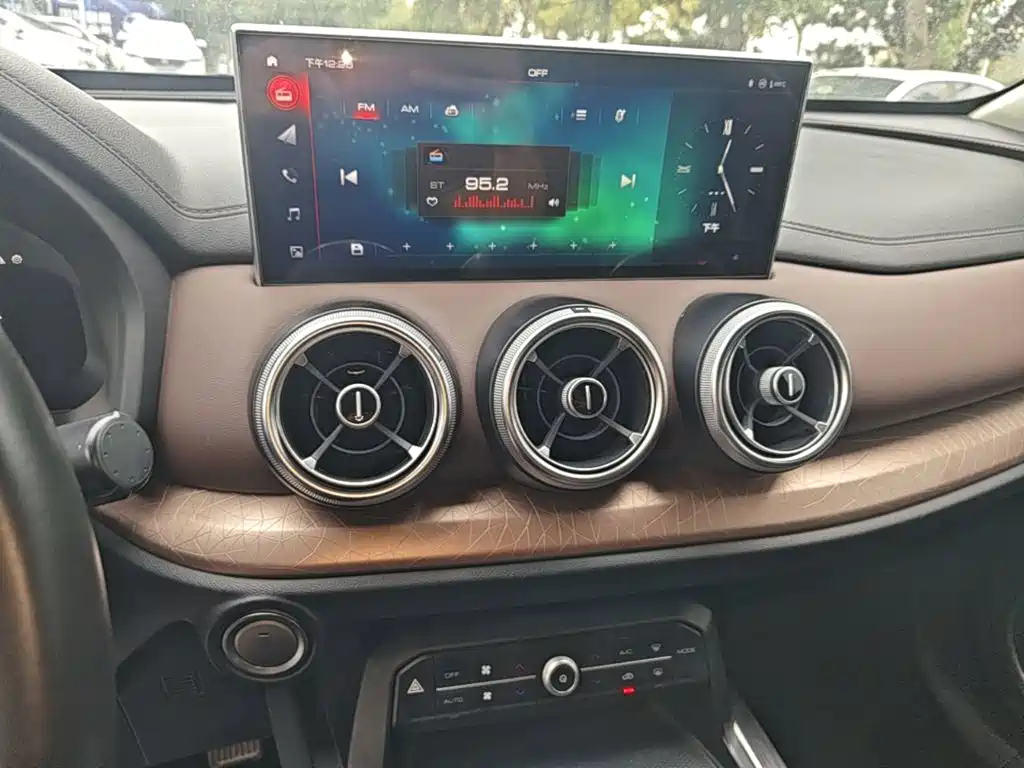 Wey Wey VV5 — миниатюра 13