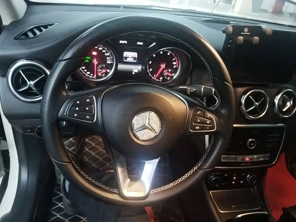 Mercedes-Benz GLA — миниатюра 11