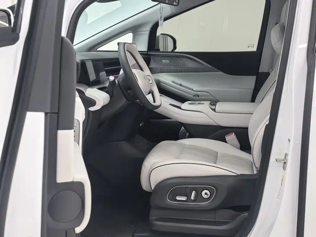 XPeng X9 — миниатюра 12