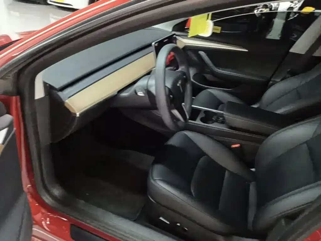 Tesla Model 3 — миниатюра 16