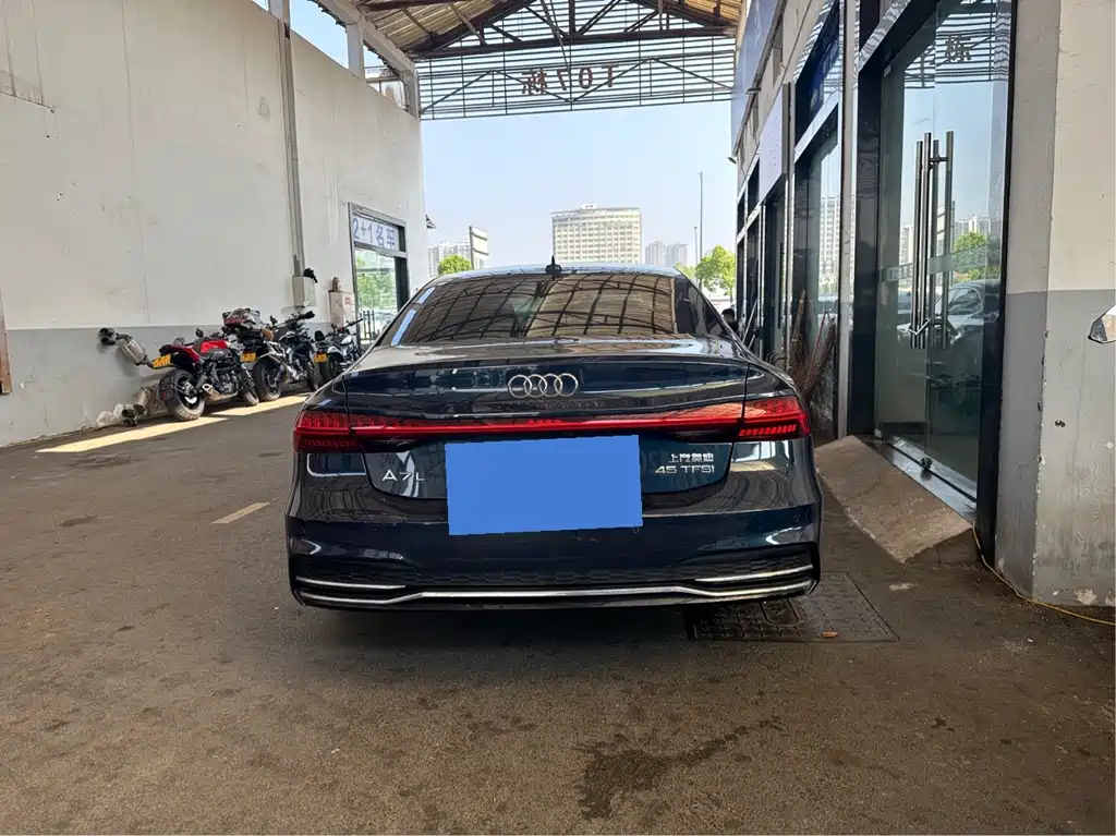 Audi A7L — миниатюра 6