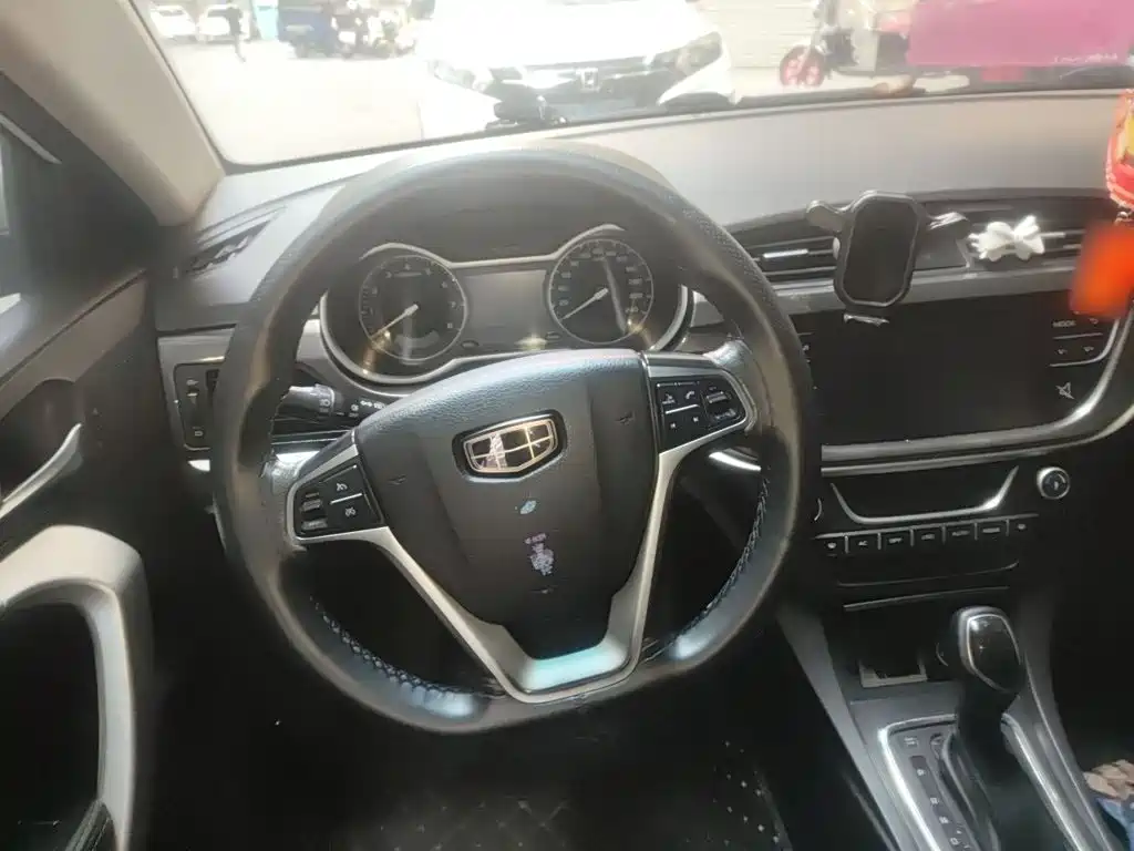 Geely Emgrand — миниатюра 6