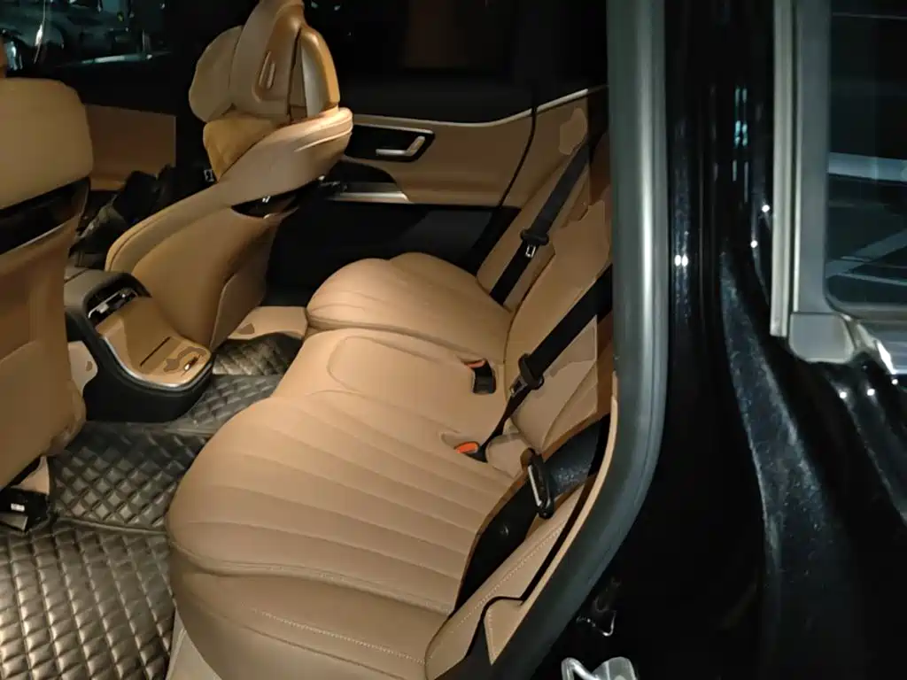Mercedes-Benz E-Class — миниатюра 17