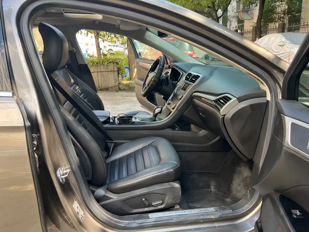 Ford Mondeo — миниатюра 6
