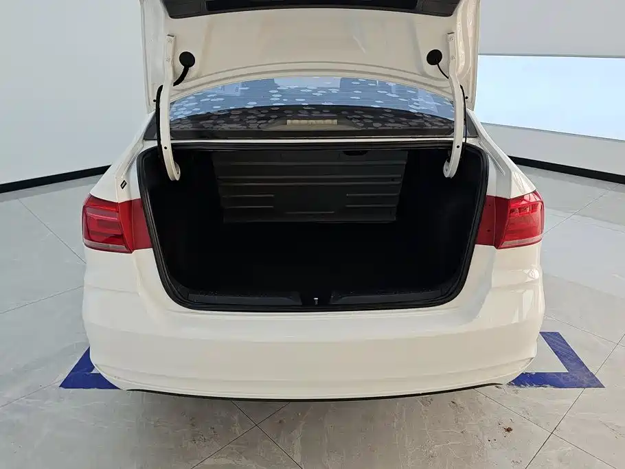 Volkswagen Santana — миниатюра 4