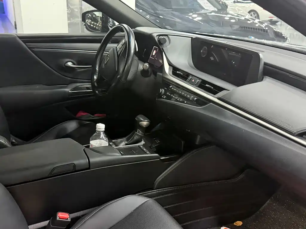 Lexus ES — миниатюра 15