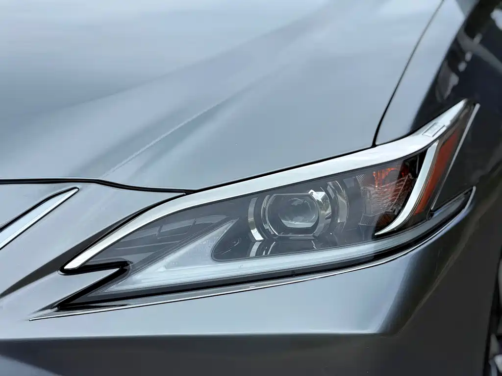 Lexus ES 2021 200
