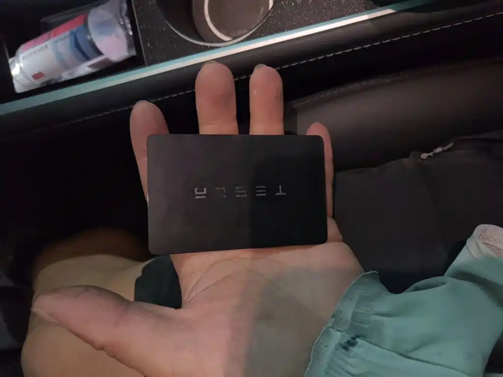 Tesla Model Y — миниатюра 9