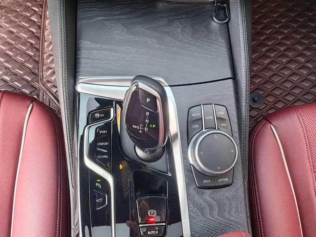 BMW 5 Series — миниатюра 10