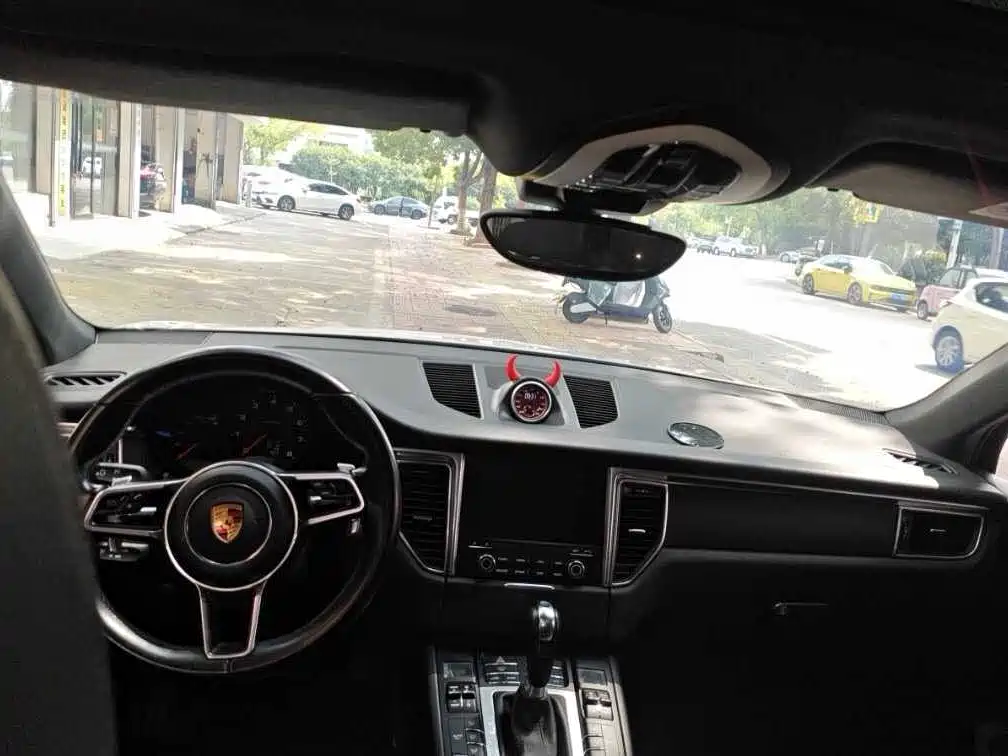 Porsche Macan — миниатюра 7