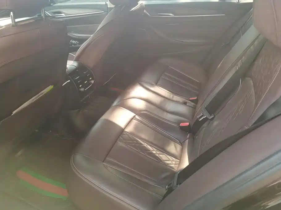 BMW 5 Series — миниатюра 11