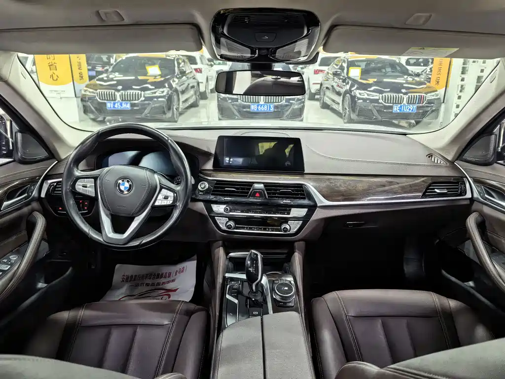 BMW 5 Series — миниатюра 11