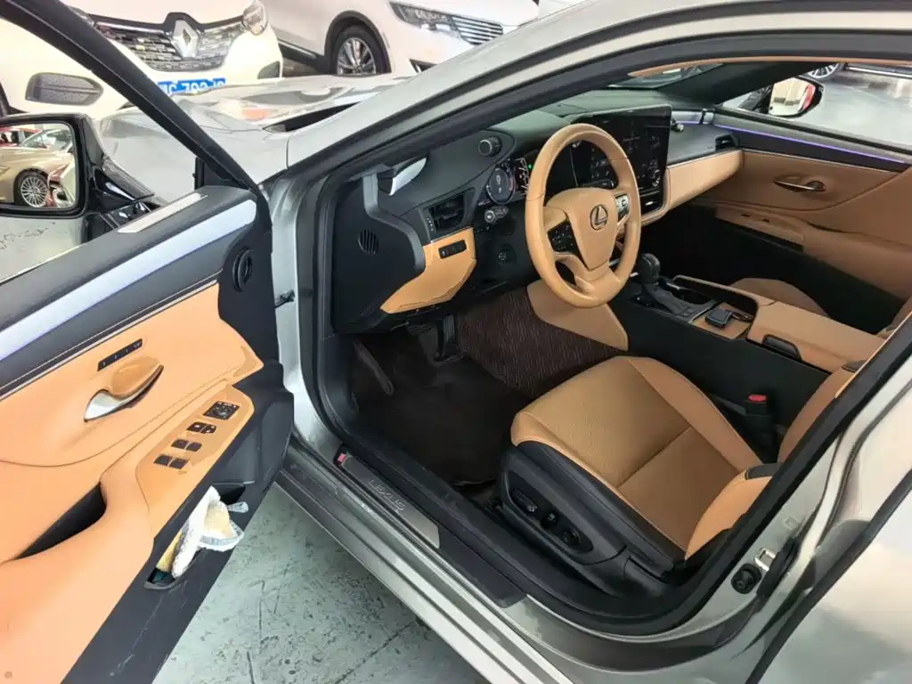 Lexus ES — миниатюра 16