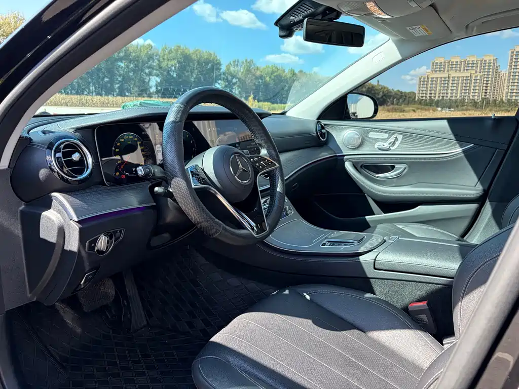 Mercedes-Benz E-Class — миниатюра 7