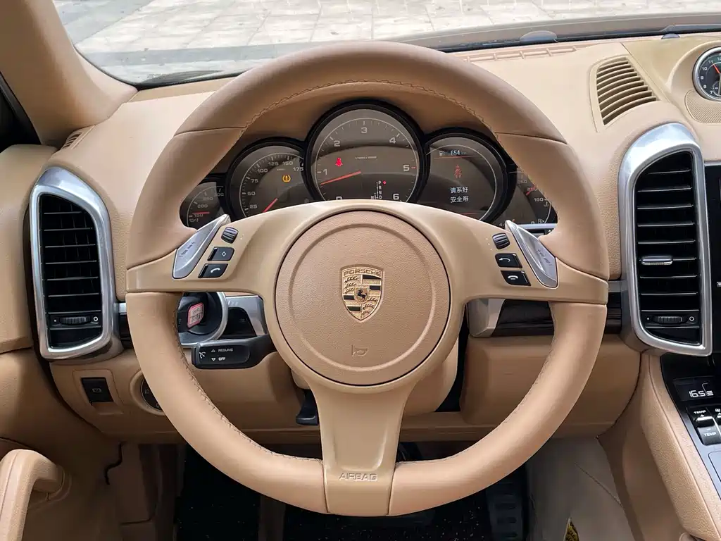 Porsche Cayenne — миниатюра 16