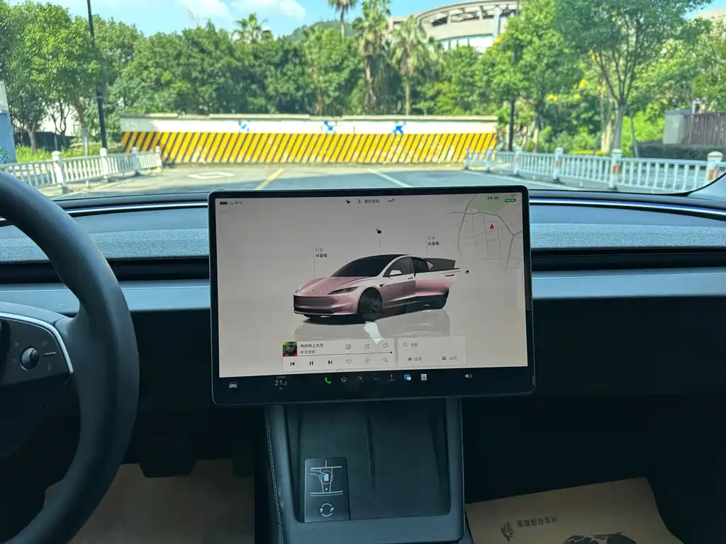 Tesla Model 3 — миниатюра 15
