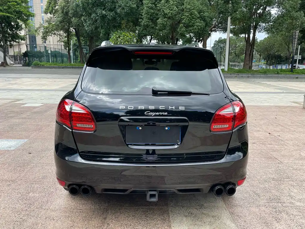 Porsche Cayenne — миниатюра 6