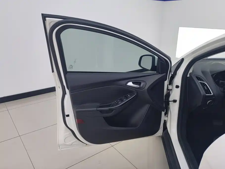 Ford Focus — миниатюра 7