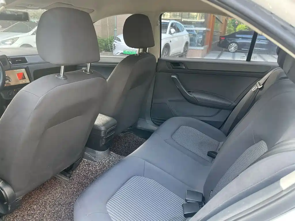 Volkswagen Santana — миниатюра 7