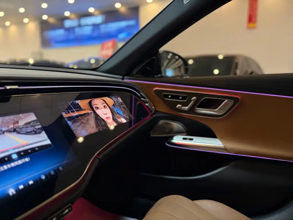 Mercedes-Benz E-Class — миниатюра 14