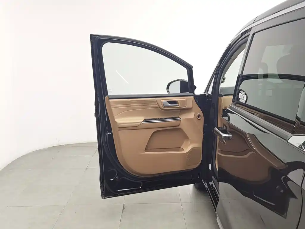 JAC Refine Refine RF8 PHEV — миниатюра 8