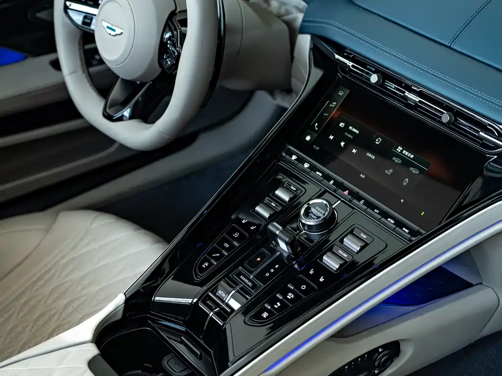 Aston Martin DB12 2025 4.0T V8 Volante